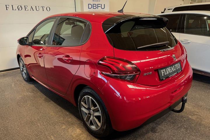 Grå Peugeot 208 fra 2018