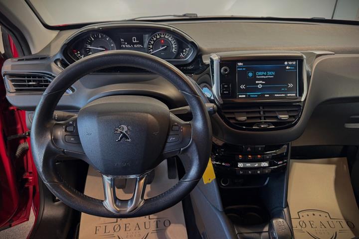 Grå Peugeot 208 fra 2018