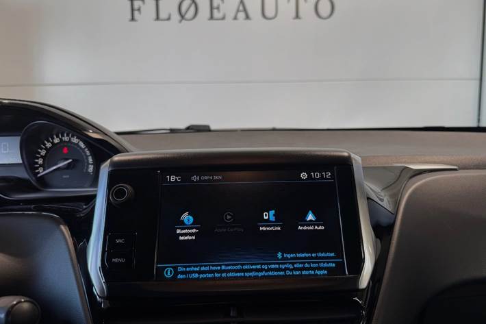 Grå Peugeot 208 fra 2018