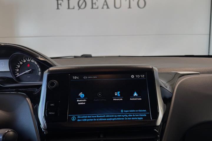 Grå Peugeot 208 fra 2018