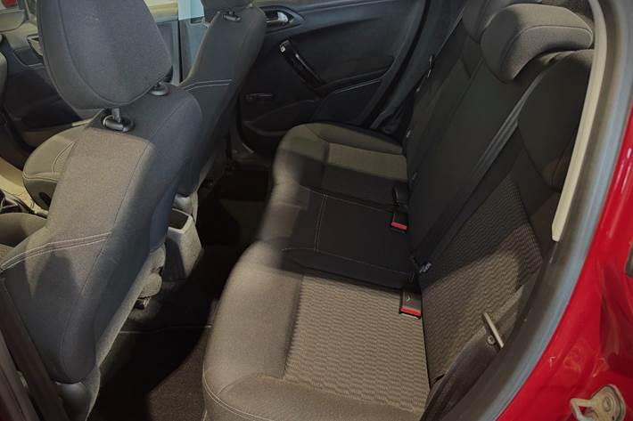 Grå Peugeot 208 fra 2018