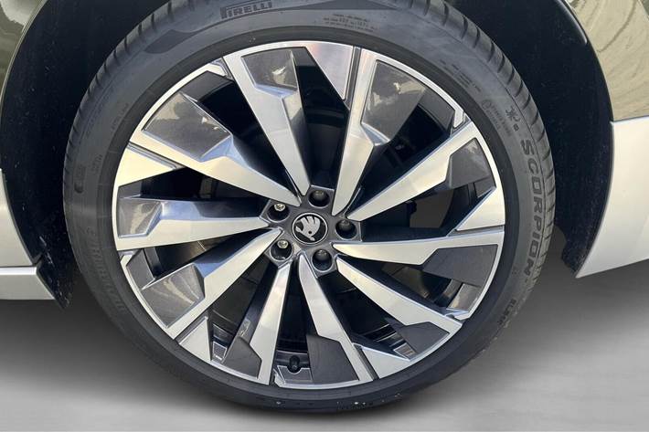 Grøn Skoda Enyaq fra 2025