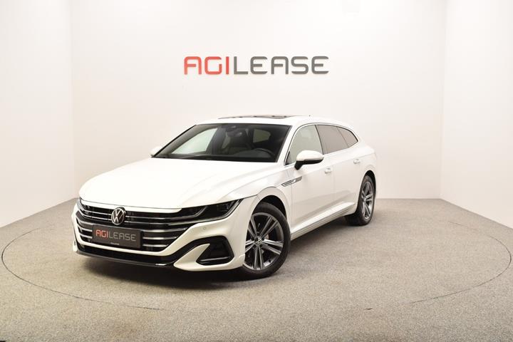 Hvid VW Arteon fra 2021 set udefra