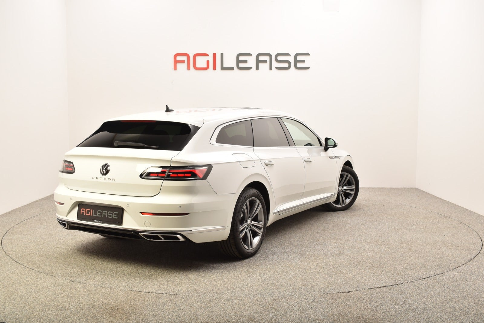 Hvid VW Arteon fra 2021