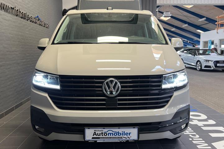 Beige VW California fra 2022 set udefra