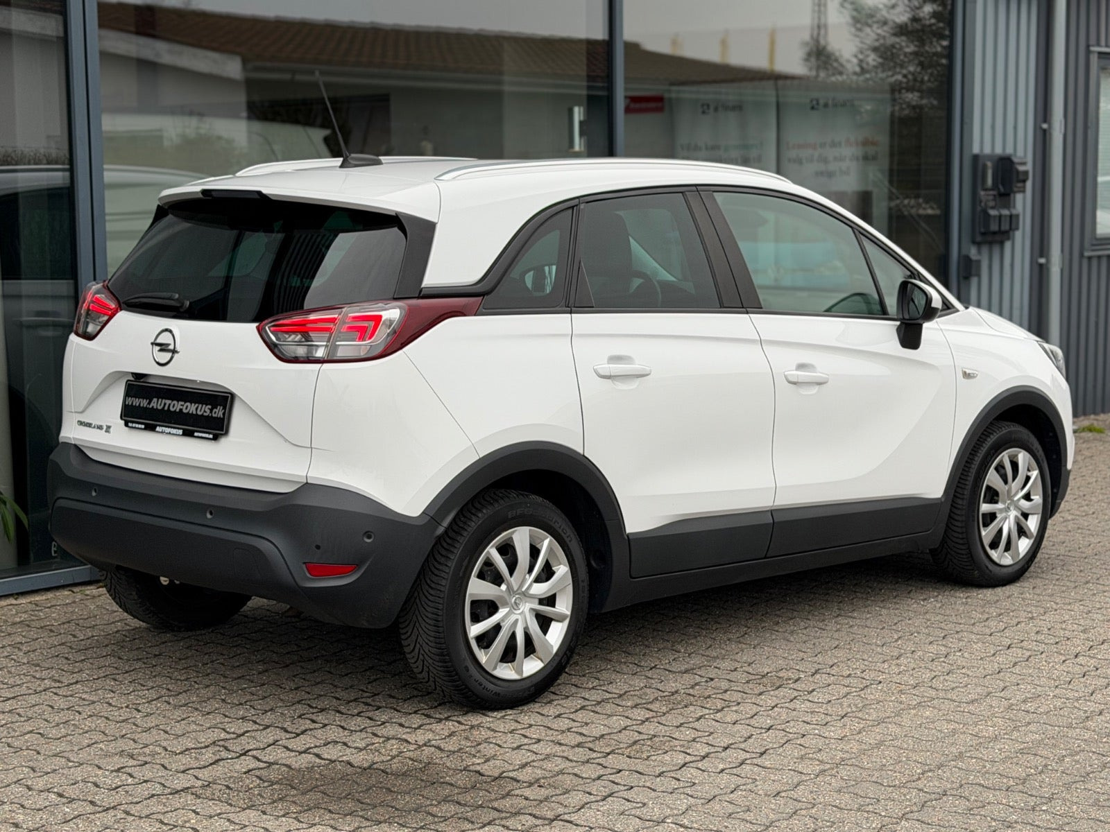 Hvid Opel Crossland X fra 2018