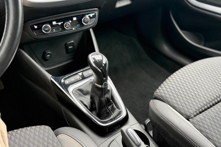 Hvid Opel Crossland X fra 2018