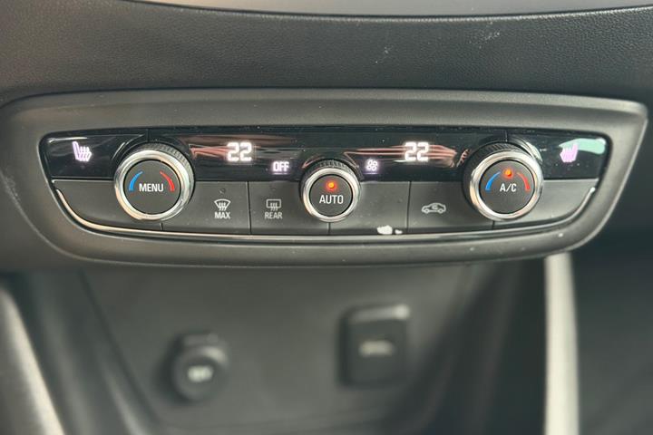 Hvid Opel Crossland X fra 2018