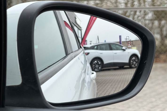 Hvid Opel Crossland X fra 2018