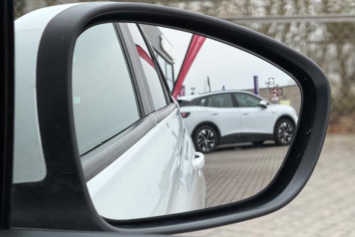 Hvid Opel Crossland X fra 2018