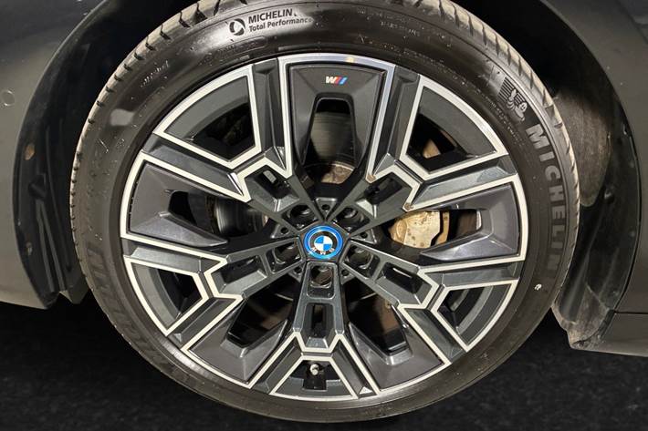 Sort BMW i5 fra 2025