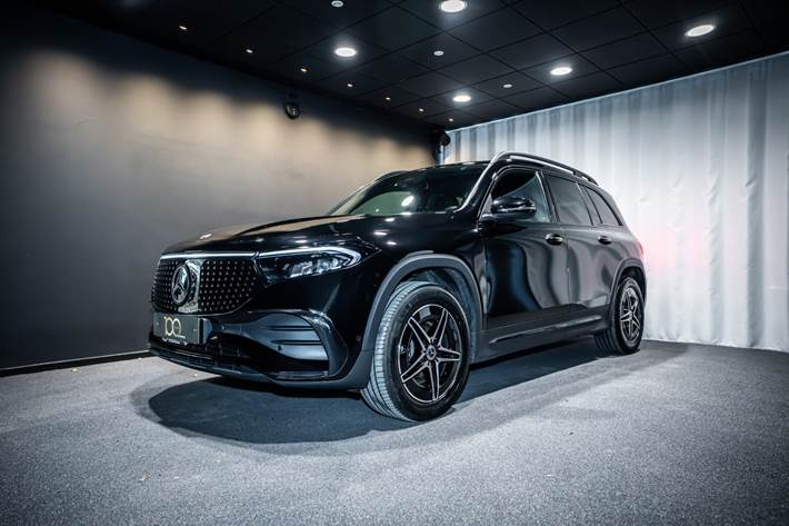 Sort Mercedes EQB250+ fra 2025