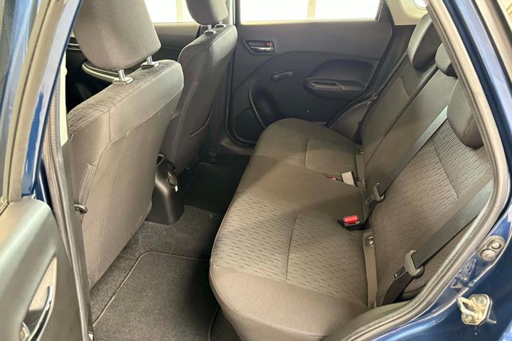 Blå Suzuki Baleno fra 2018