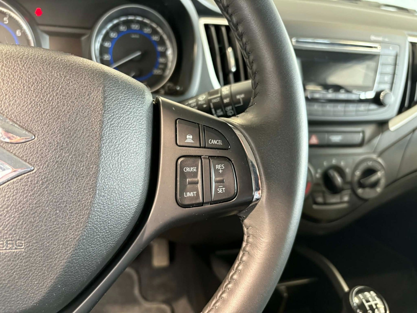 Blå Suzuki Baleno fra 2018