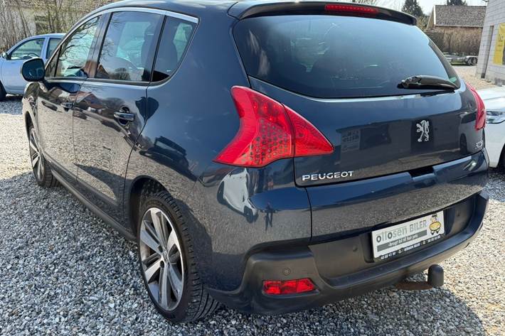 Blå Peugeot 3008 fra 2010