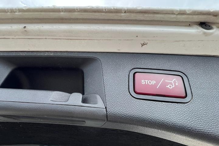 Hvid Mercedes E200 fra 2016