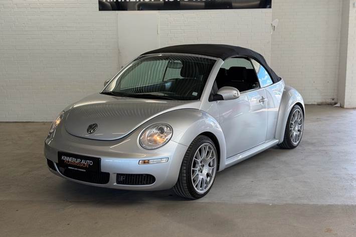 Sølv VW Beetle fra 2007