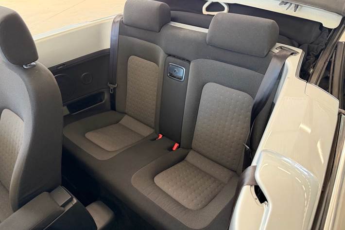 Sølv VW Beetle fra 2007