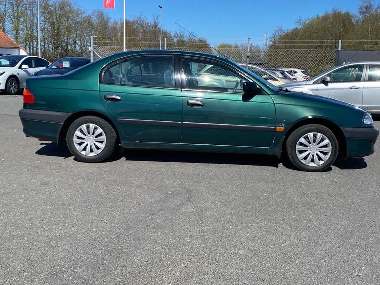 Toyota Avensis 1,8 Linea Terra 110HK