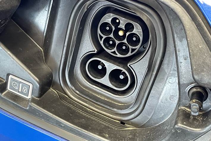 Blå Opel Corsa-e fra 2023