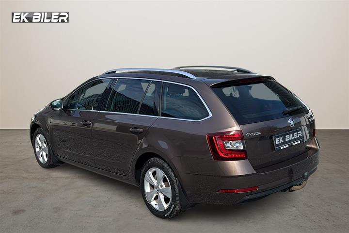 Brun Skoda Octavia fra 2018