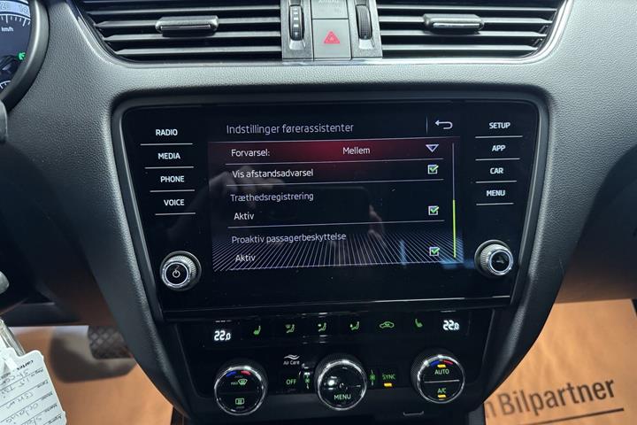 Brun Skoda Octavia fra 2018