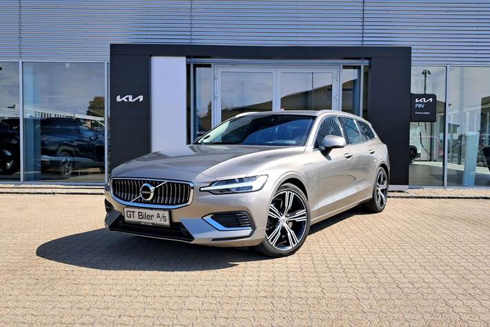 Grå Volvo V60 fra 2020