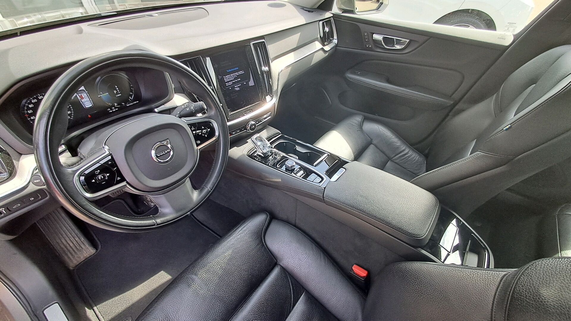 Grå Volvo V60 fra 2020