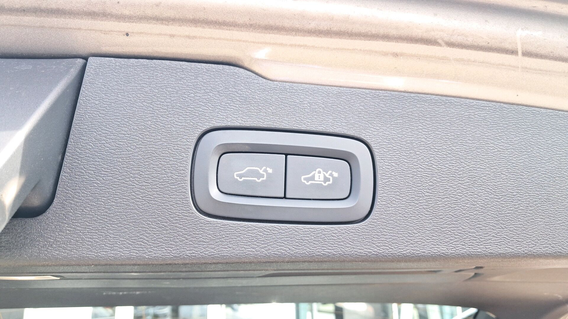 Grå Volvo V60 fra 2020