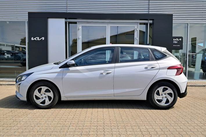Grå Hyundai i20 fra 2025