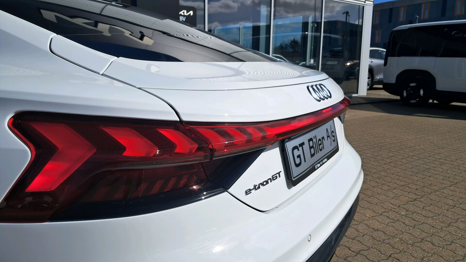 Hvid Audi e-tron GT fra 2021