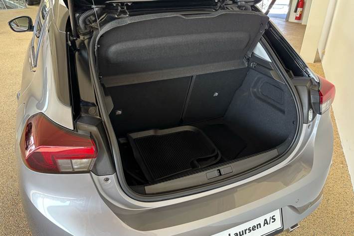 Grå Opel Corsa fra 2021