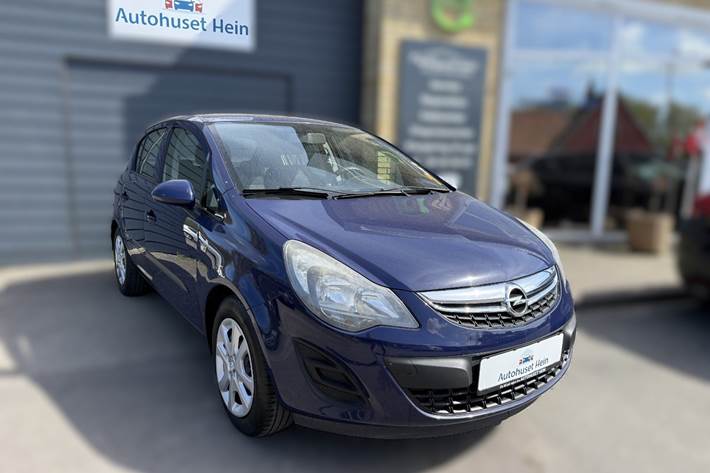 Blå Opel Corsa fra 2014
