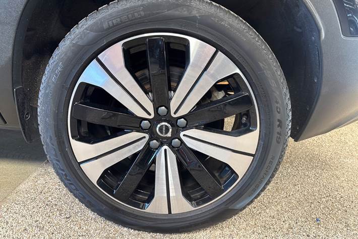 Sort Volvo XC40 fra 2023