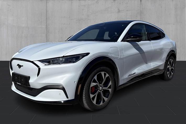 Hvid Ford Mustang Mach-E fra 2023