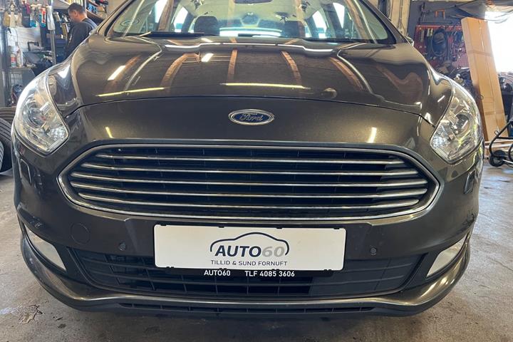 Grå Ford Galaxy fra 2017