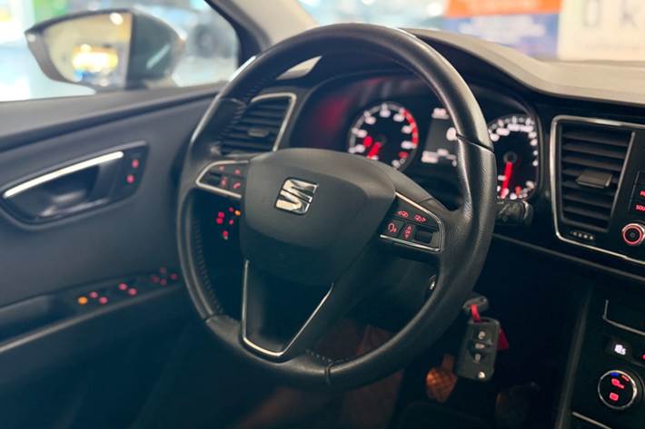 Grå Seat Leon fra 2015