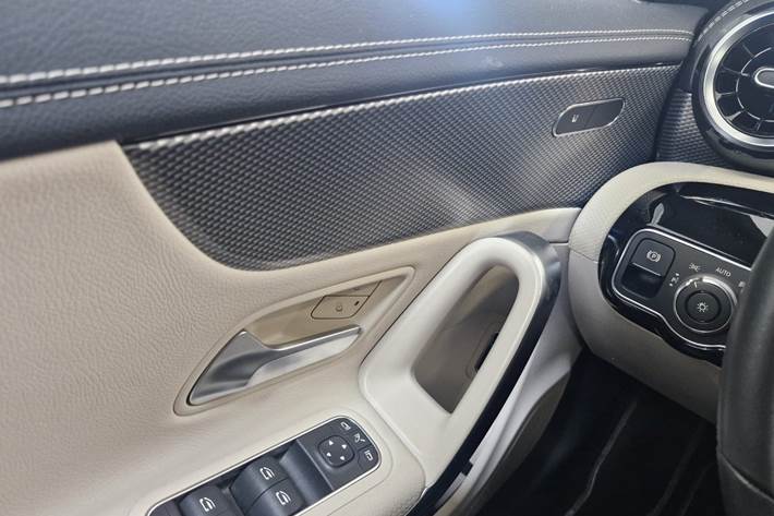 Hvid Mercedes CLA200 fra 2020