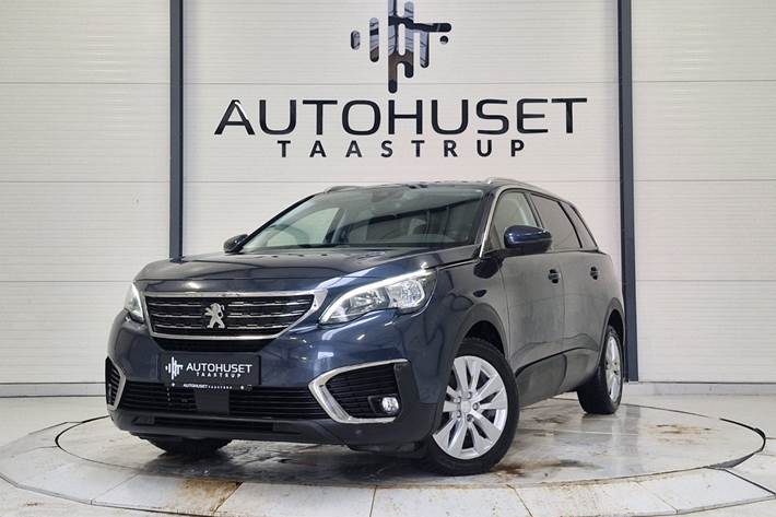 Blå Peugeot 5008 fra 2017