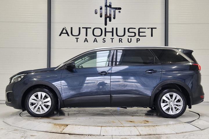 Blå Peugeot 5008 fra 2017