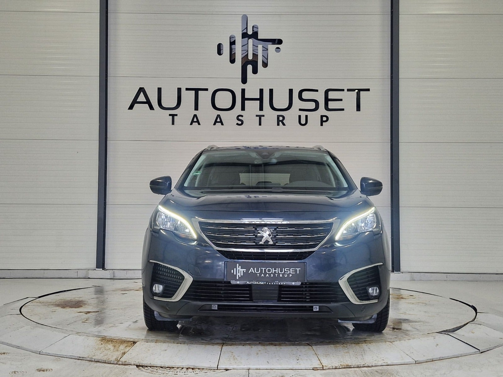 Blå Peugeot 5008 fra 2017