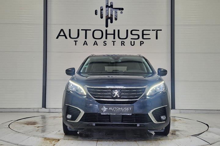 Blå Peugeot 5008 fra 2017