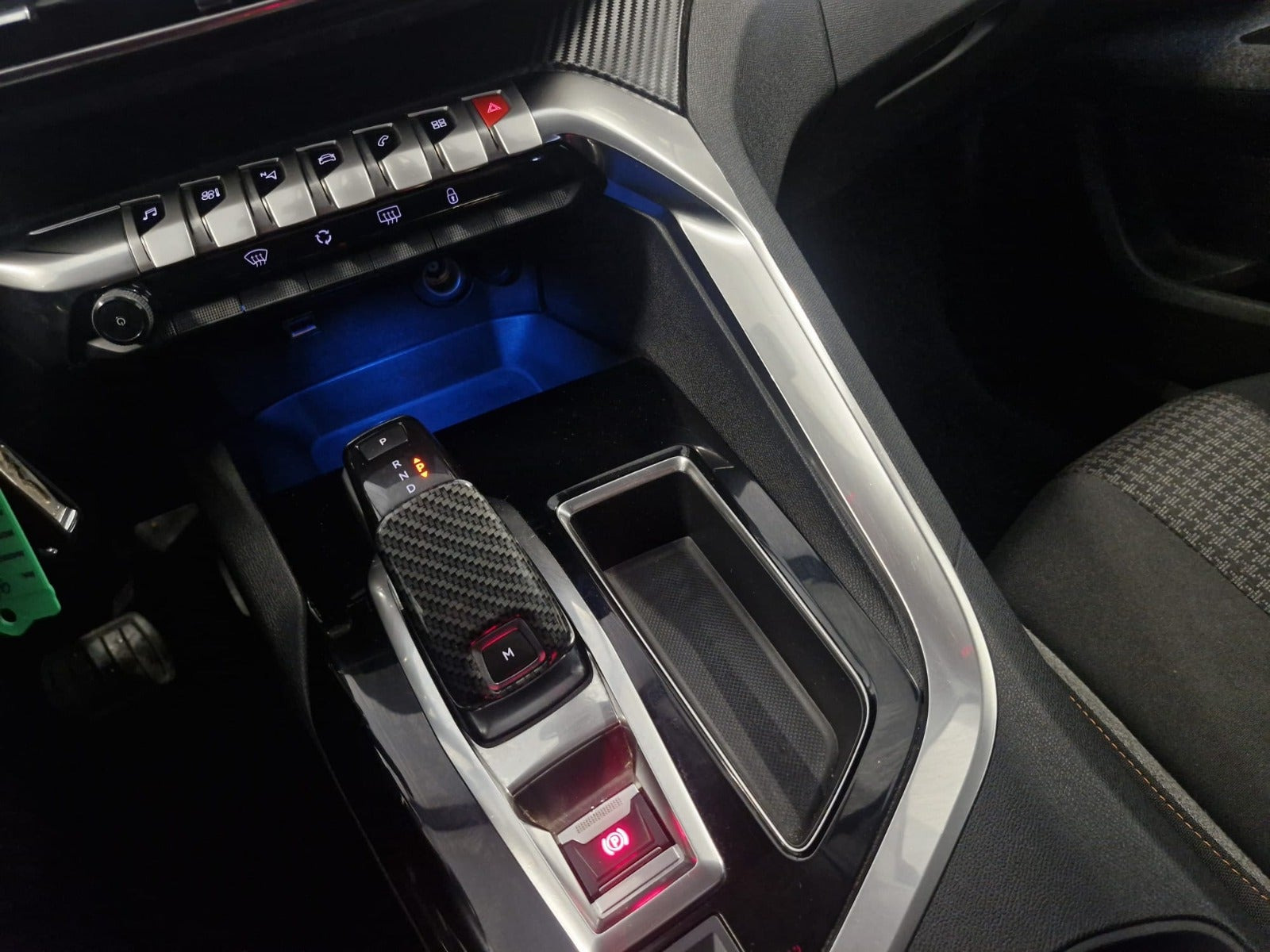 Blå Peugeot 5008 fra 2017