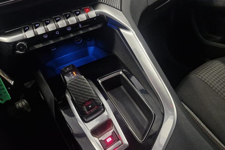 Blå Peugeot 5008 fra 2017