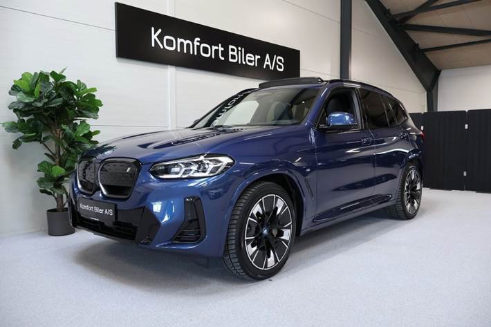 Blå BMW iX3 fra 2022