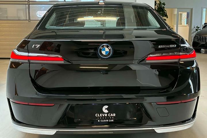 Sort BMW i7 fra 2024