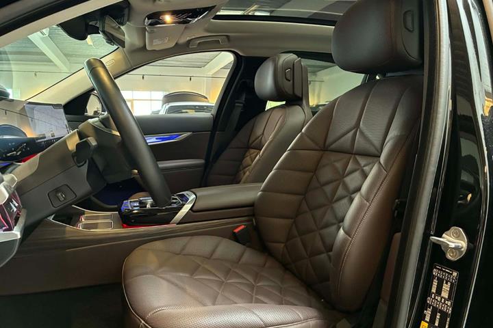Sort BMW i7 fra 2024