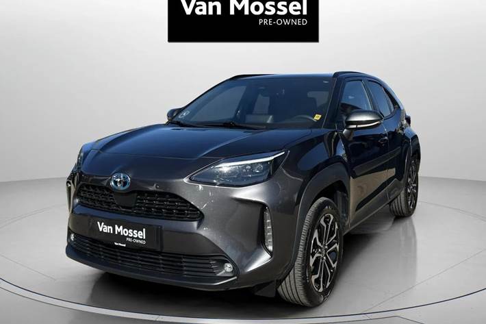 Grå Toyota Yaris Cross fra 2023