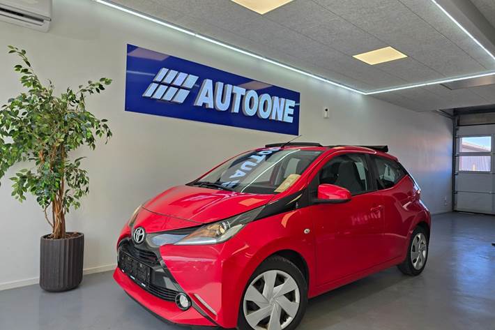 Rød Toyota Aygo fra 2015