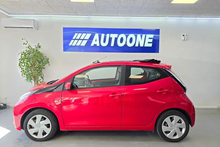 Rød Toyota Aygo fra 2015